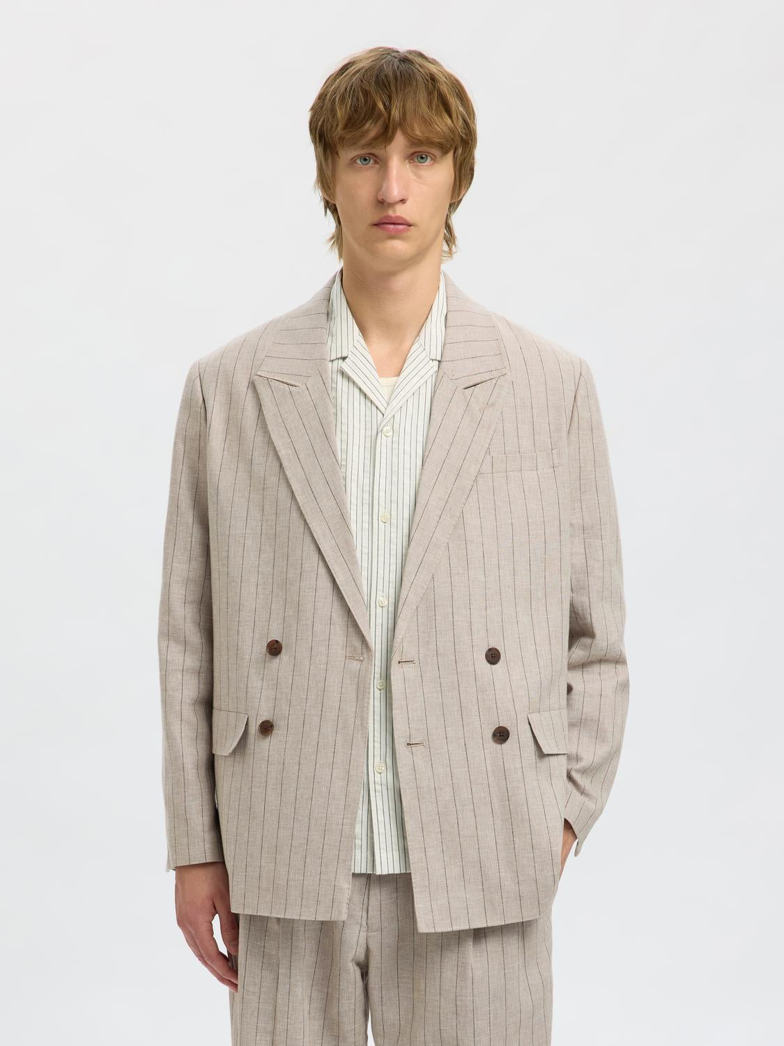 model_shot-front